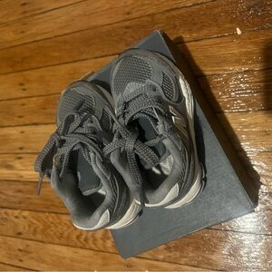 New balance comes with box good condition size 5c